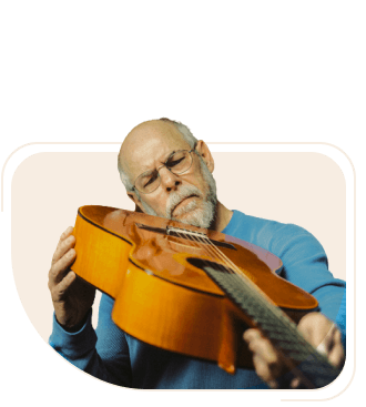 gitar tutan adam